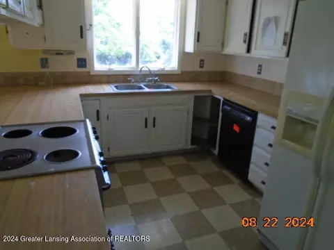 2325 N Smith Rd, Eaton Rapids, MI 48827 photo 7