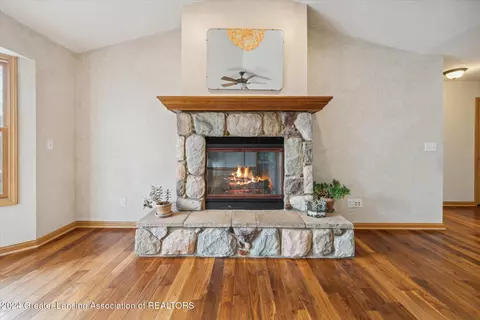 Living - 660 Creyts Rd, Dimondale, MI 48821 photo 2 of 7