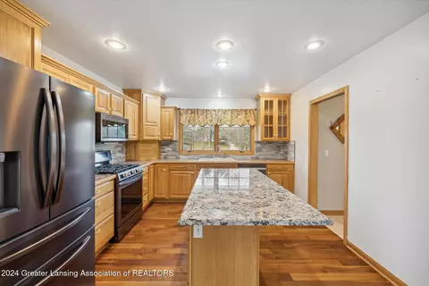 Kitchen - 660 Creyts Rd, Dimondale, MI 48821 photo 1 of 5
