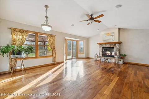 Living - 660 Creyts Rd, Dimondale, MI 48821 photo 4 of 7