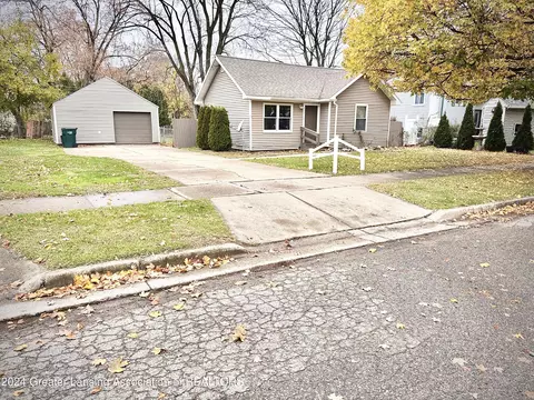 2814 S Catherine St, Lansing, MI 48911