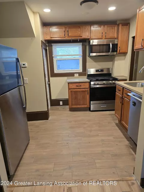 Kitchen - 1024 Hill Pl, Jackson, MI 49202 photo 3 of 4