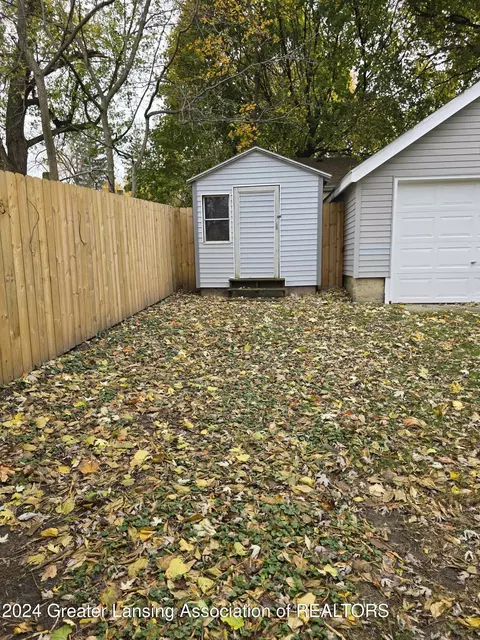 Exterior - 1024 Hill Pl, Jackson, MI 49202 photo 2 of 5
