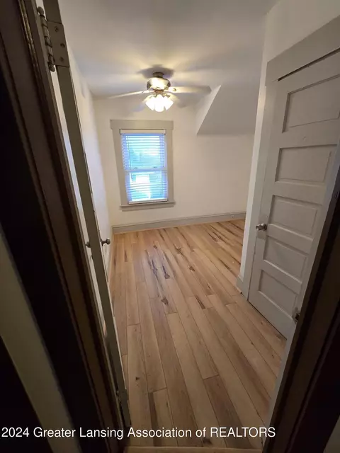 Entry Way - 1024 Hill Pl, Jackson, MI 49202 photo 5 of 6