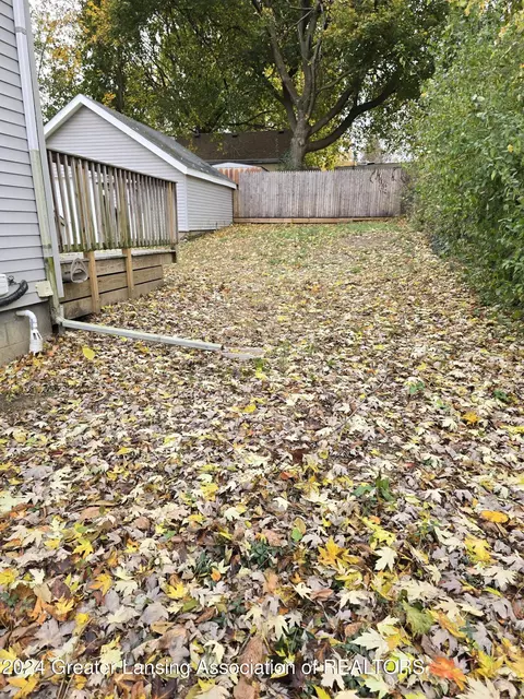 Exterior - 1024 Hill Pl, Jackson, MI 49202 photo 4 of 5