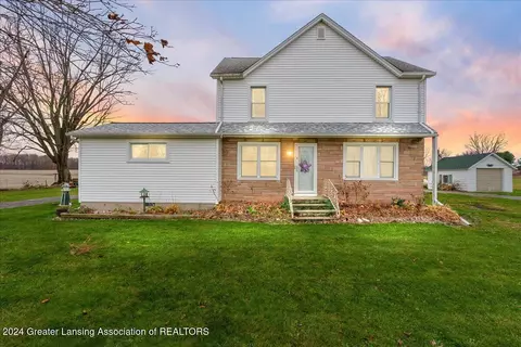 11739 Oneida Rd, Grand Ledge, MI 48837
