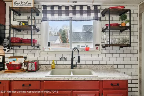 315 N Madison St, Perry, MI 48872 photo 16