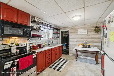 315 N Madison St, Perry, MI 48872 photo 20