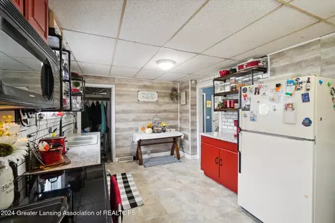 315 N Madison St, Perry, MI 48872 photo 19
