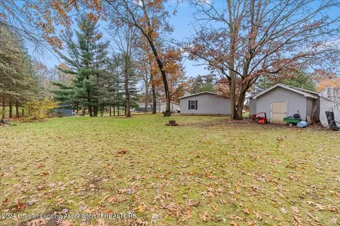 Exterior - 15383 Gary Ln, Bath, MI 48808 photo 5 of 7