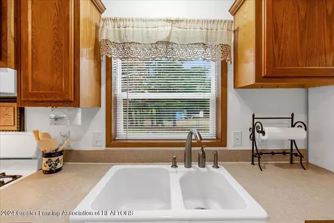 Kitchen - 15383 Gary Ln, Bath, MI 48808 photo 3 of 3