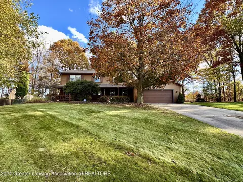 5603 Woodstock Dr, Lansing, MI 48917