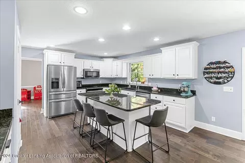 Kitchen - 214 Brookstone Cir, Dewitt, MI 48820 photo 2 of 5