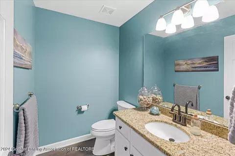 Bath - 214 Brookstone Cir, Dewitt, MI 48820 photo 1 of 5