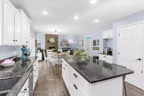 Kitchen - 214 Brookstone Cir, Dewitt, MI 48820 photo 5 of 5