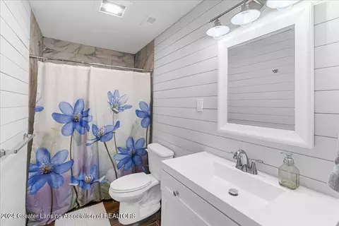 Bath - 214 Brookstone Cir, Dewitt, MI 48820 photo 5 of 5