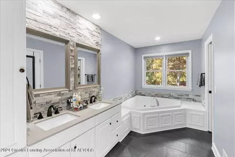 Bath - 214 Brookstone Cir, Dewitt, MI 48820 photo 2 of 5