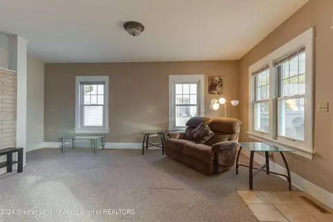 Living - 911 Mahlon St, Lansing, MI 48906 photo 1 of 3