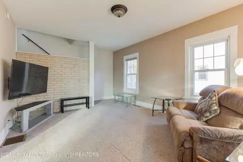Living - 911 Mahlon St, Lansing, MI 48906 photo 3 of 3