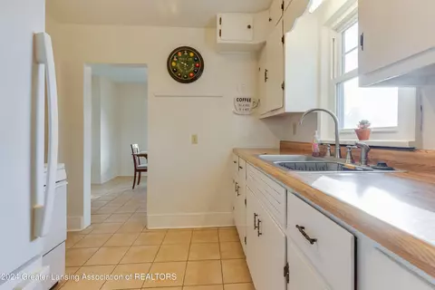 Kitchen - 911 Mahlon St, Lansing, MI 48906 photo 1 of 1