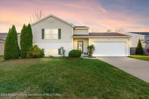 326 Redcedar Ln, Mason, MI 48854