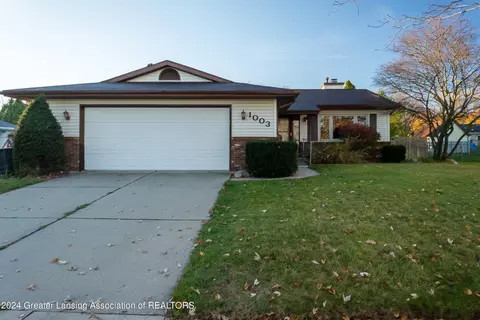 1003 Searles Estate Dr, Saint Johns, MI 48879