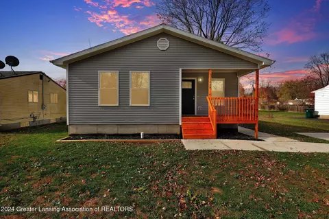 3126 Viking Rd, Lansing, MI 48911