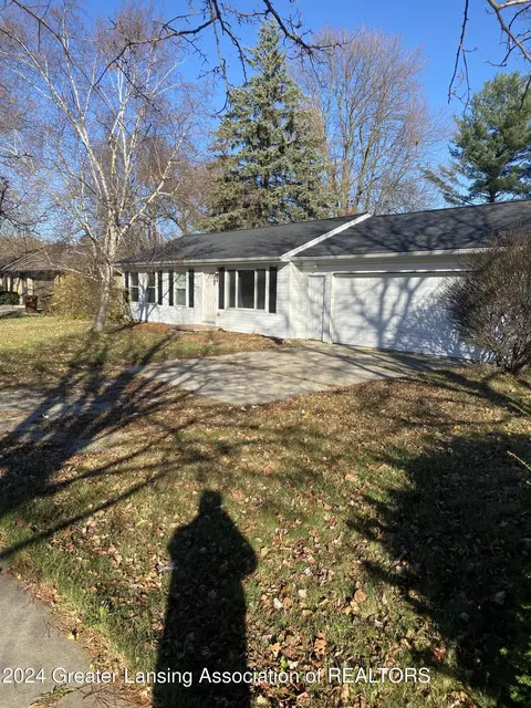732 N Creyts Rd, Lansing, MI 48917