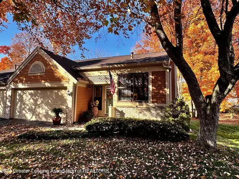 6528 Brook Trl, Lansing, MI 48917
