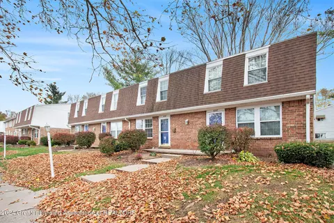 6255 Beechfield Dr, Lansing, MI 48911 photo 2