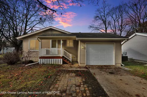 3044 Scarborough Rd, Lansing, MI 48910