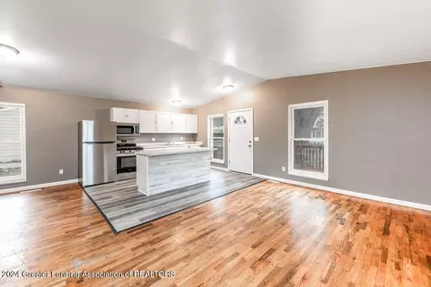 Living - 4024 Heathgate Dr, Lansing, MI 48911 photo 2 of 2