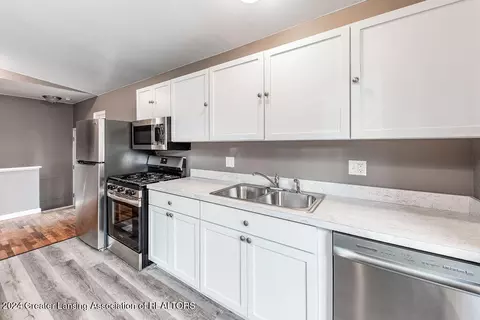 Kitchen - 4024 Heathgate Dr, Lansing, MI 48911 photo 1 of 1