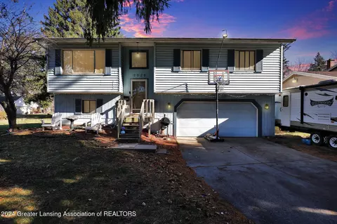 2525 Hampden Dr, Lansing, MI 48911