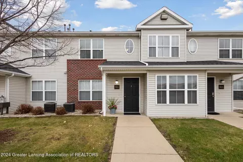 12923 Townsend Dr #511, Grand Ledge, MI 48837