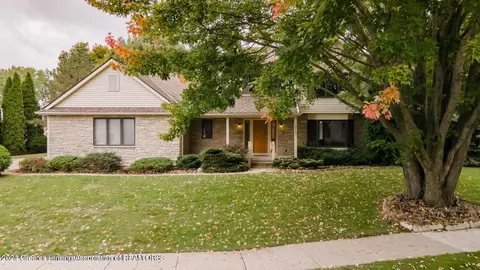 2705 Sorority Ln, Holt, MI 48842
