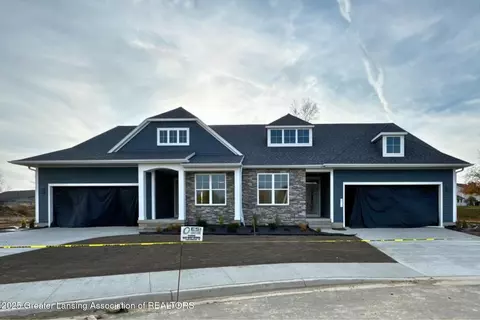 1118 Peninsula Dr, Grand Ledge, MI 48837