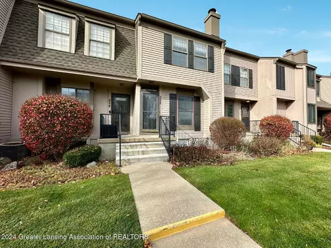 232 Park Meadows Dr #14, Lansing, MI 48917