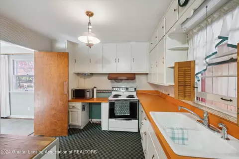 Kitchen - 4980 Mohawk Rd, Okemos, MI 48864 photo 3 of 3
