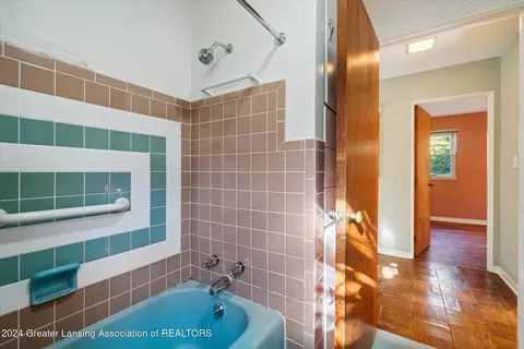 Bath - 4980 Mohawk Rd, Okemos, MI 48864 photo 3 of 3