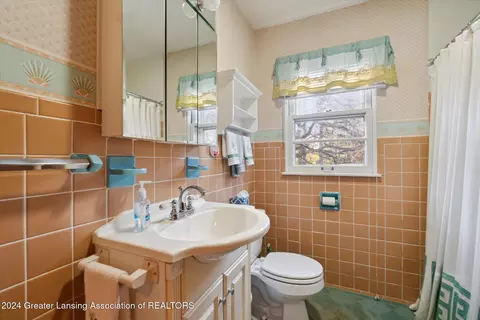 Bath - 4980 Mohawk Rd, Okemos, MI 48864 photo 2 of 3