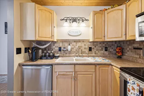 518 Jade Dr, Lansing, MI 48917 photo 12