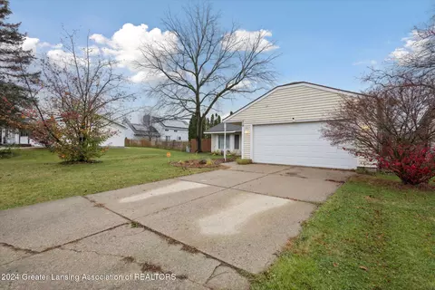 518 Jade Dr, Lansing, MI 48917 photo 4