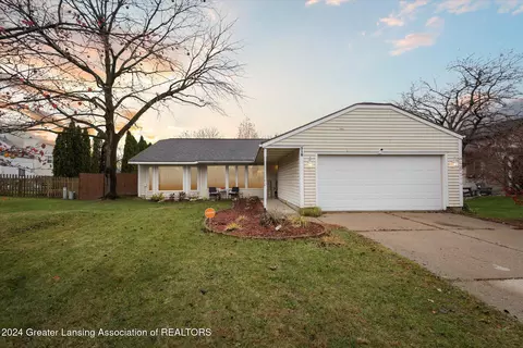 518 Jade Dr, Lansing, MI 48917