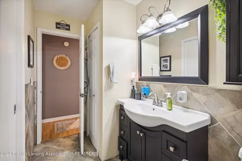 518 Jade Dr, Lansing, MI 48917 photo 22