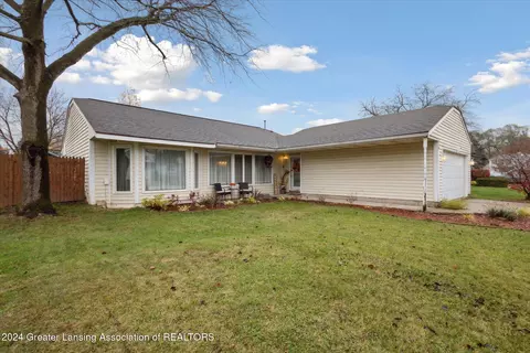 518 Jade Dr, Lansing, MI 48917 photo 2