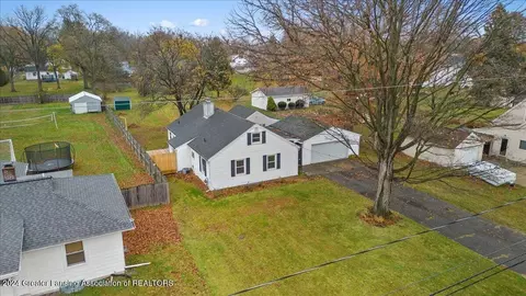 615 Clement Rd, Lansing, MI 48917