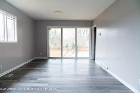 Living - 6560 E Galway Cir, Dimondale, MI 48821 photo 14 of 18