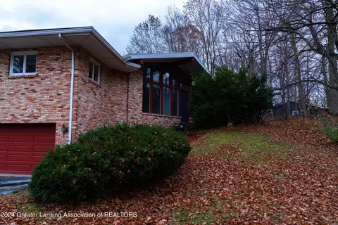 6560 E Galway Cir, Dimondale, MI 48821