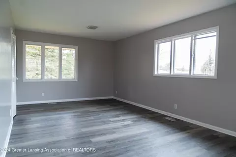 Living - 6560 E Galway Cir, Dimondale, MI 48821 photo 13 of 18